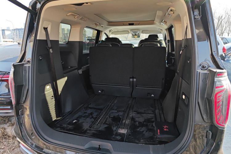 红旗HQ9 PHEV 2024款 2.0T 四驱商务版机舱底盘23