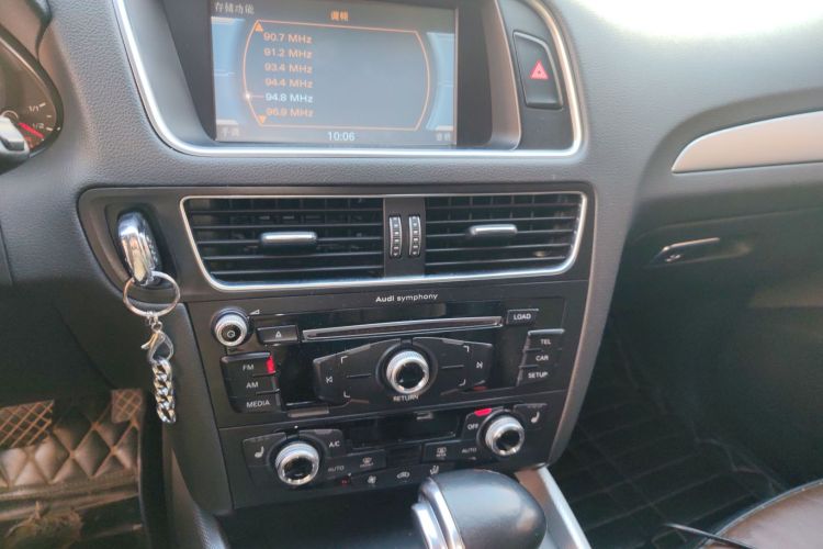 奥迪Q5 2016款 40 TFSI 技术型中控内饰16