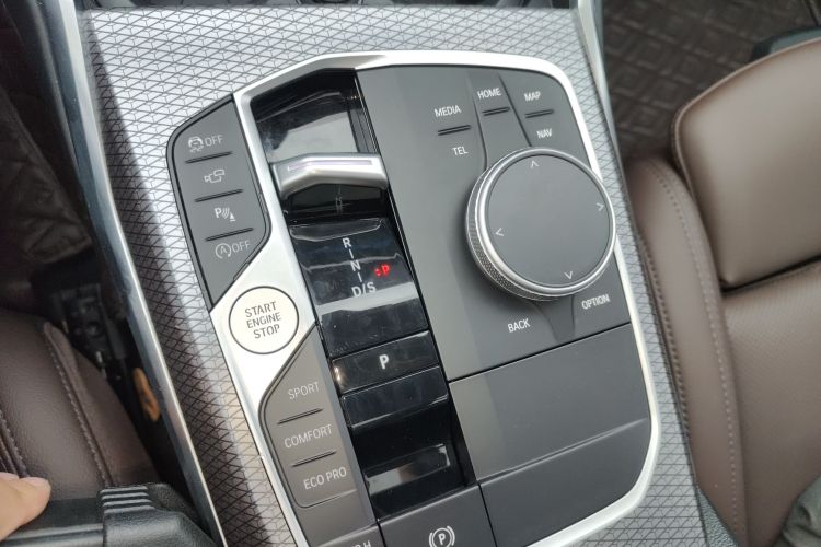 宝马3系 2025款 330Li M运动曜夜套装中控内饰18