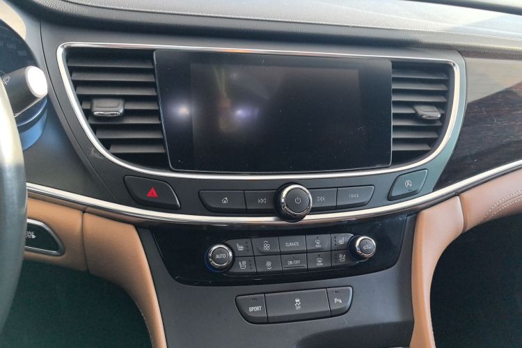 别克 君越 2016款 20T 精英型中控内饰16