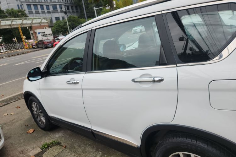 哈弗H6 2015款 运动版 1.5T 自动两驱豪华型车身外观4