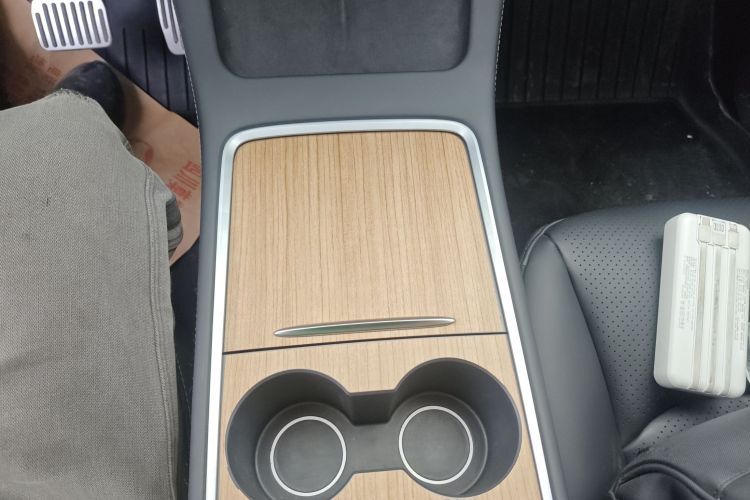 特斯拉 Model Y 2021款 标准续航后驱版中控内饰18