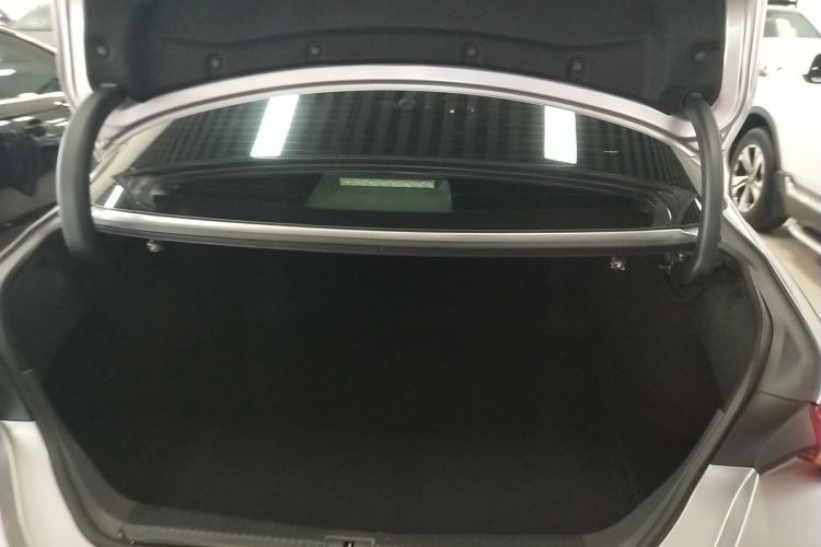 丰田 亚洲龙 2019款 2.0L XLE尊享版 国VI机舱底盘23