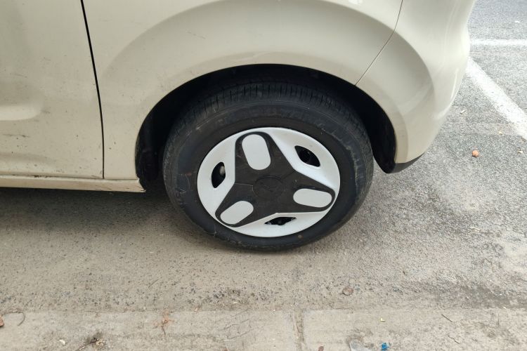 吉利银河 熊猫 2025款 210km 元气熊车身外观10