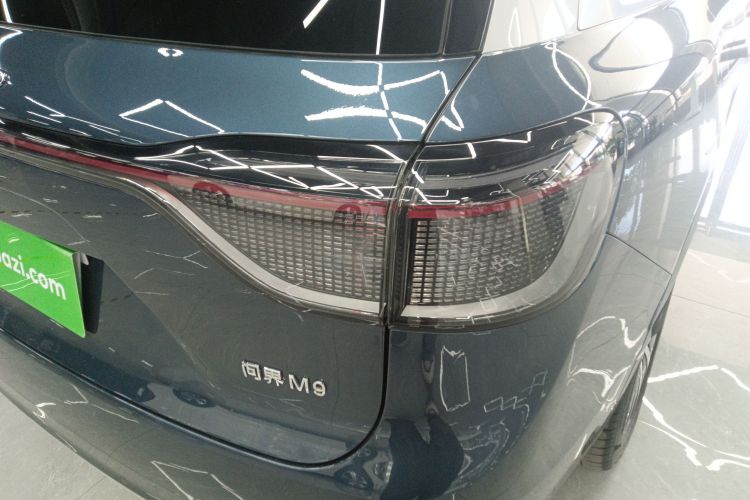 鸿蒙智行 问界M9 2024款 增程 Ultra版 42kWh 6座版车身外观6006
