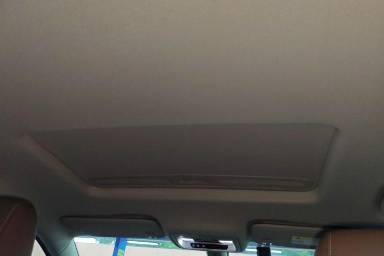 别克 君威 2019款 20T 精英型 国VI中控内饰22