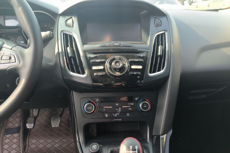 福特 福克斯 2015款 两厢 EcoBoost 125 手动超能风尚型中控内饰16