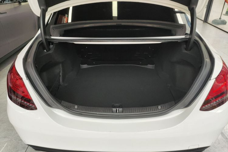 奔驰C级 2019款 改款 C 260 L 4MATIC 运动版机舱底盘23