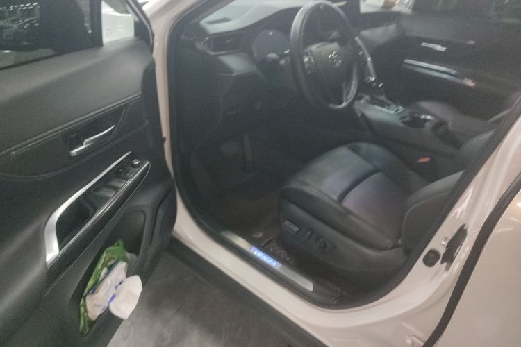 丰田 威飒 2023款 2.5L智能电混双擎 两驱尊贵版中控内饰20