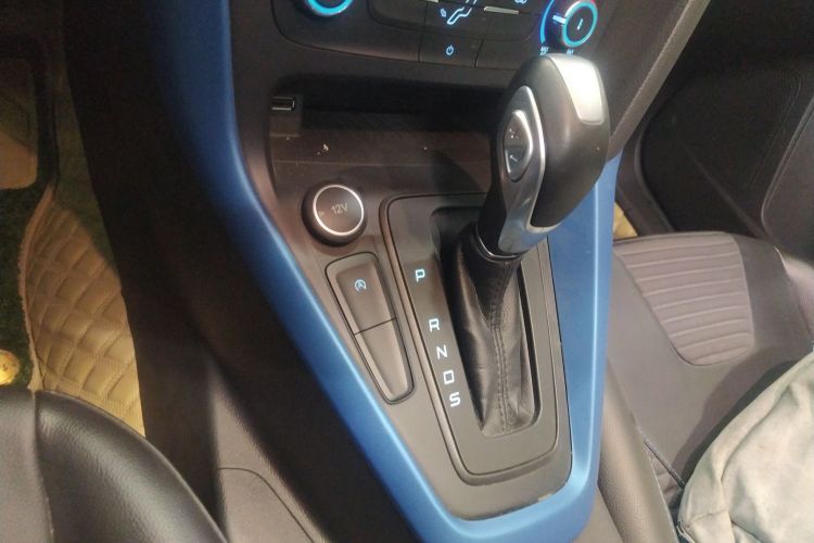 福特 福克斯 2020款 两厢经典 1.5L 自动风尚型中控内饰18