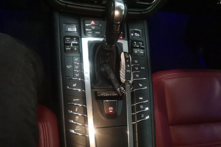 保时捷 2018款 Macan 2.0T中控内饰18