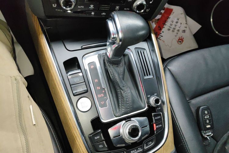 奥迪Q5 2013款 40 TFSI 豪华型中控内饰18