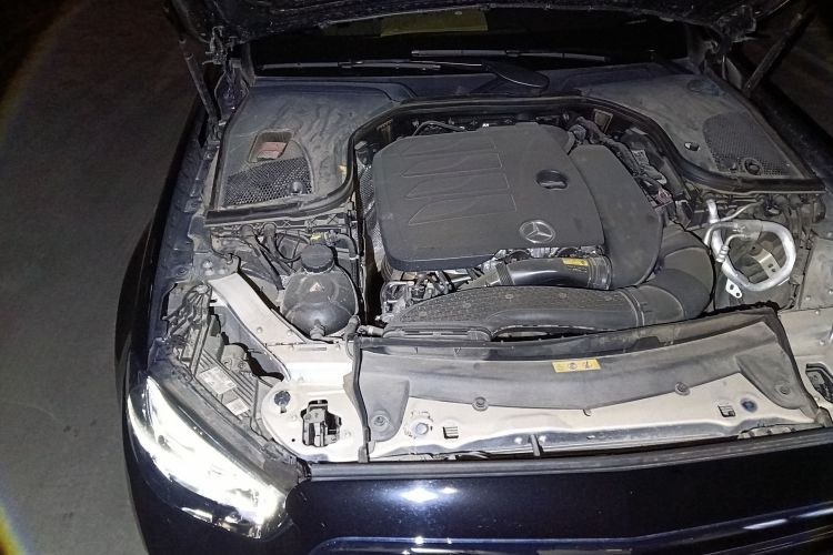 奔驰E级 2023款 改款 E 300 L 时尚型局部细节9006