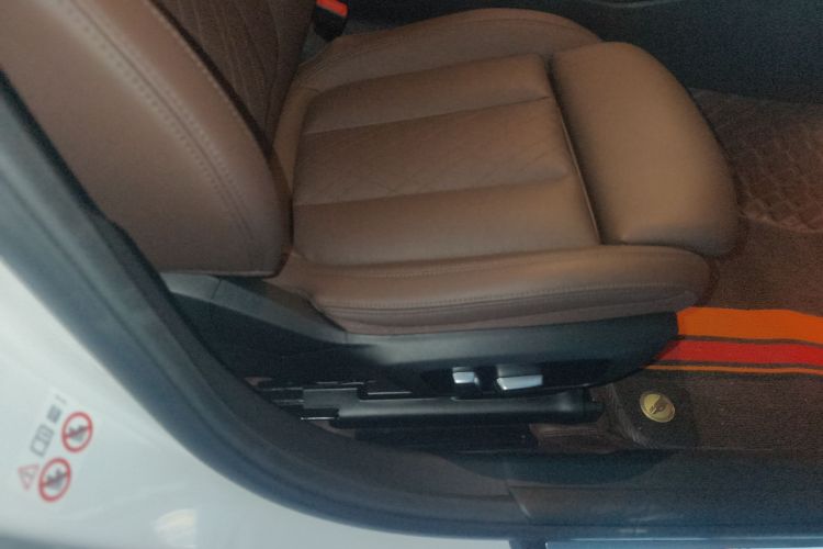 宝马3系 2023款 325Li M运动曜夜套装局部细节41