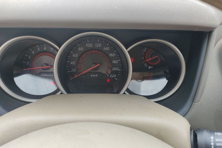 日产 轩逸 2012款 经典 1.6XE 手动舒适版中控内饰15