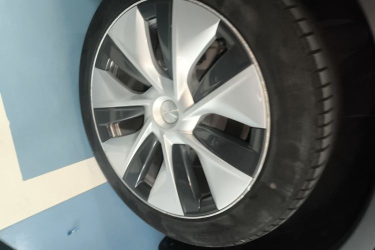 特斯拉 Model Y 2022款 后轮驱动版车身外观56