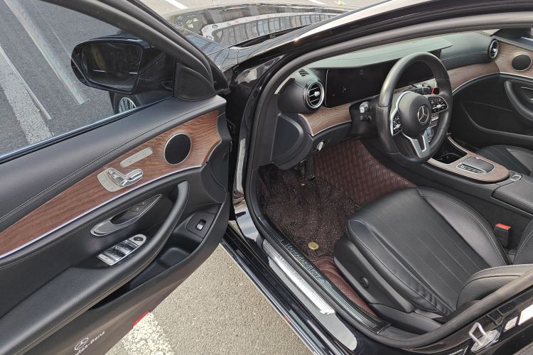 奔驰E级 2020款 E 300 L 时尚型中控内饰7003