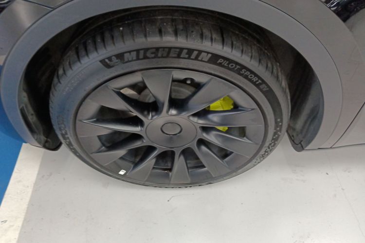 特斯拉 Model Y 2022款 后轮驱动版车身外观6007