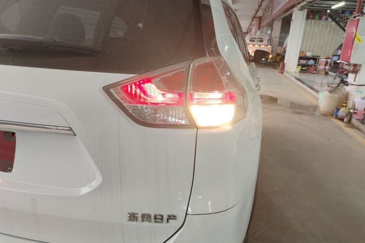 日产 奇骏 2014款 2.0L CVT舒适版 2WD车身外观9