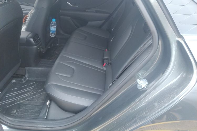 现代 伊兰特 2023款 1.5L CVT GLX精英版中控内饰21