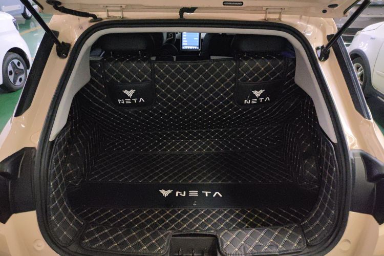 哪吒汽车 哪吒AYA 2023款 401 Lite机舱底盘23