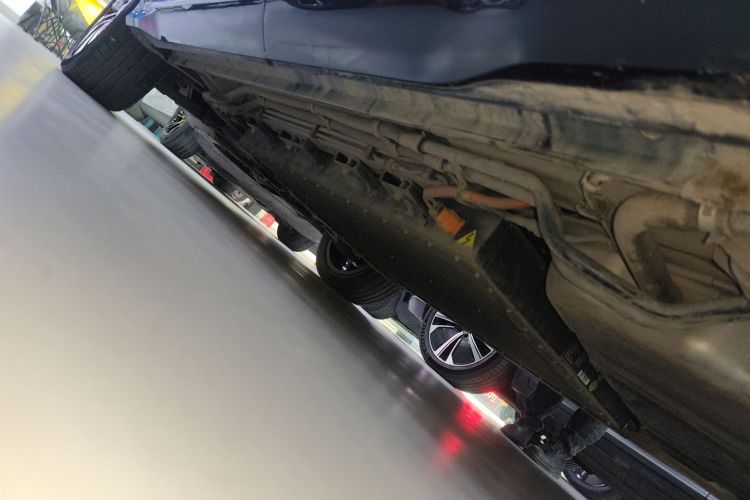 蓝电E5 PLUS 2025款 120km 标准旅行定制版 7座局部细节9002