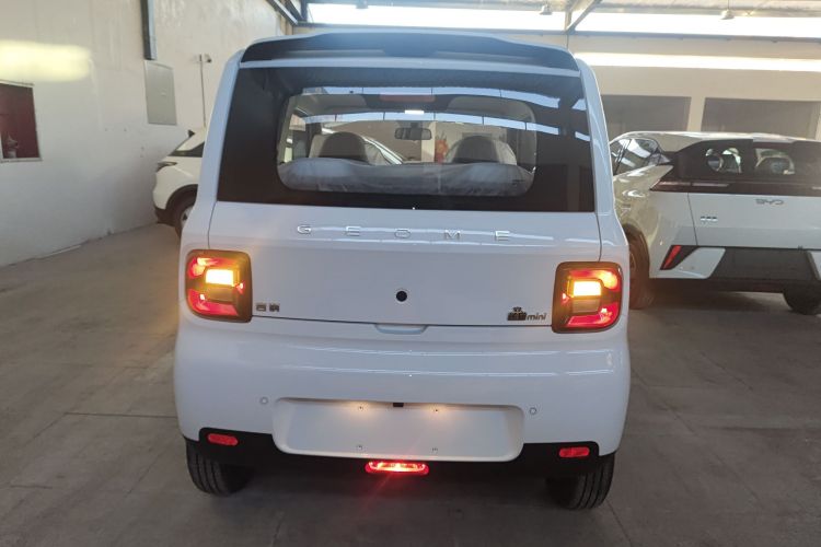 吉利银河 熊猫 2025款 210km 元气熊车身外观6