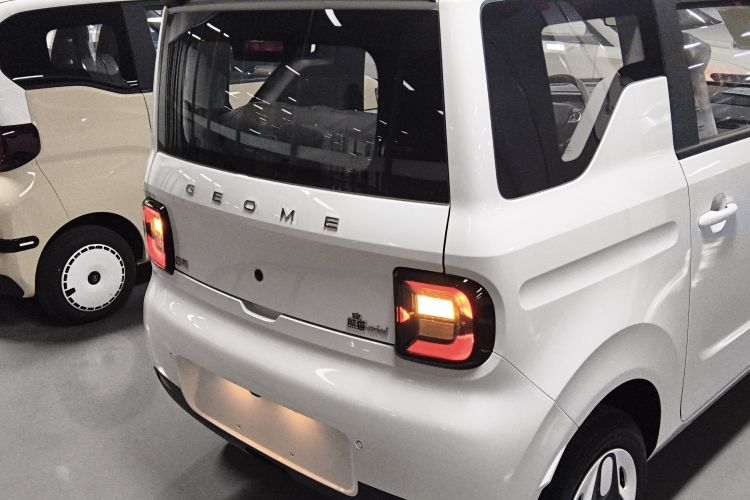 吉利银河 熊猫 2025款 210km 元气熊车身外观6