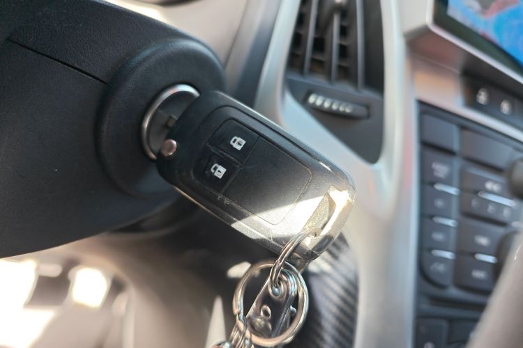 别克 英朗 2014款 XT 1.6L 自动时尚版中控内饰11