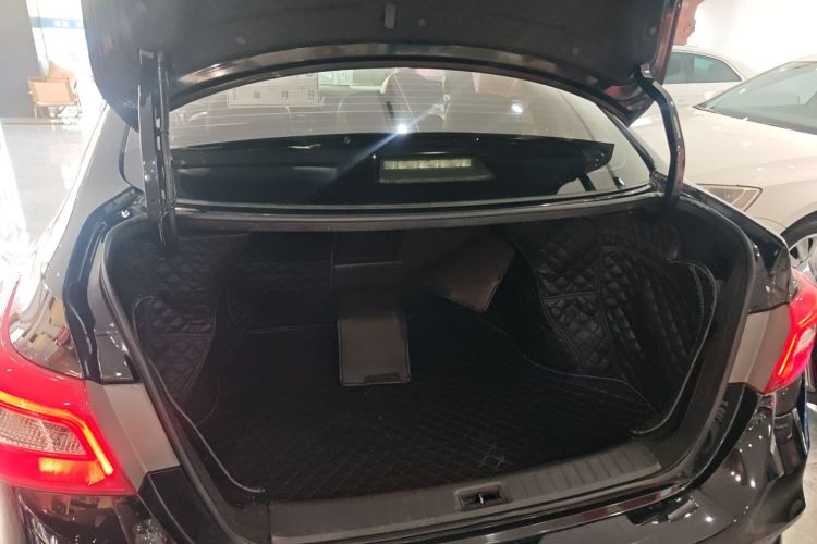 日产 轩逸 2016款 1.6XL  CVT尊享版机舱底盘23