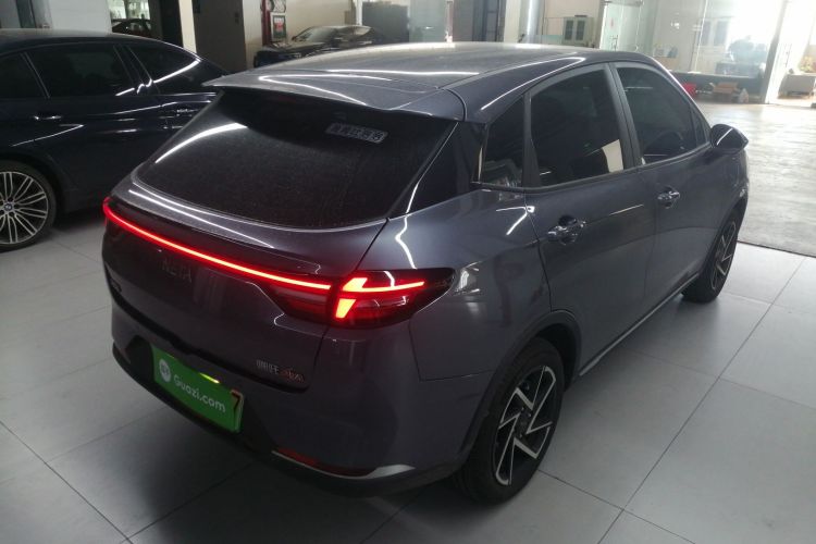 哪吒汽车 哪吒AYA 2023款 401 Lite车身外观6005