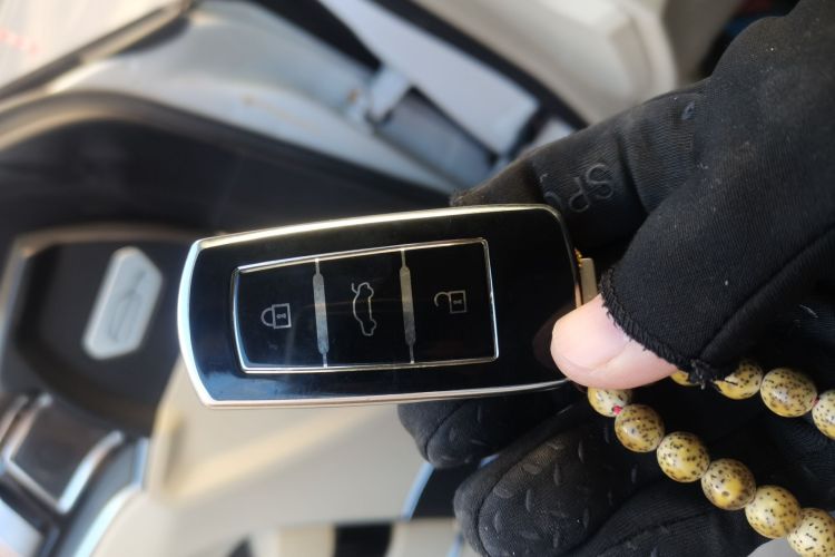 众泰T700 2017款 1.8T 双离合尊贵型中控内饰7001