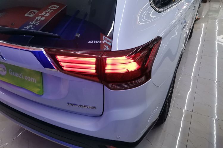 三菱 欧蓝德 2018款 2.4L 四驱豪华版 7座车身外观6006