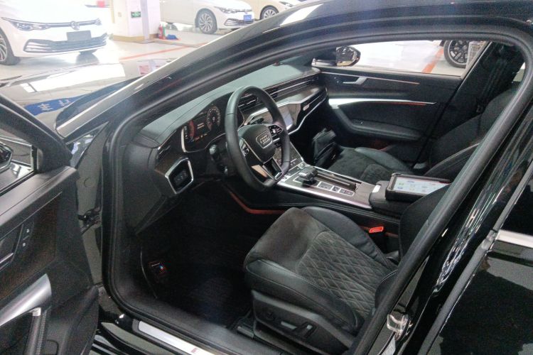 奥迪A6L 2022款 55 TFSI quattro 尊享动感型中控内饰19