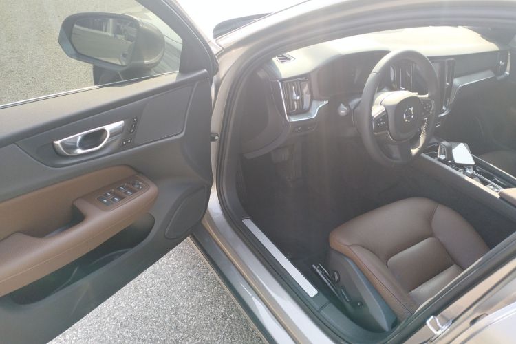 沃尔沃S60 2022款 B4 智逸豪华版中控内饰20