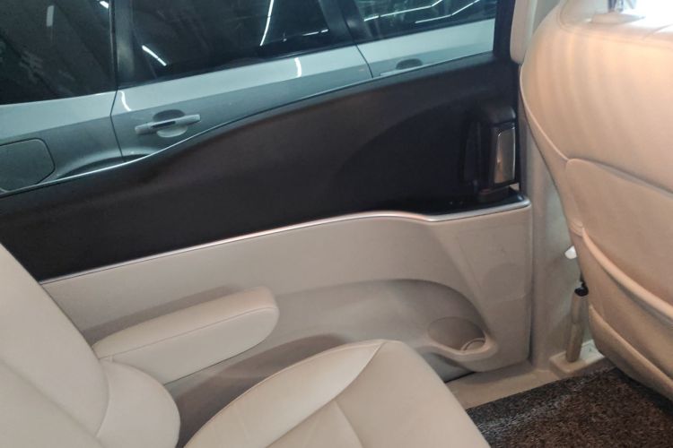 别克GL8 2021款 陆上公务舱 652T 豪华型中控内饰7008