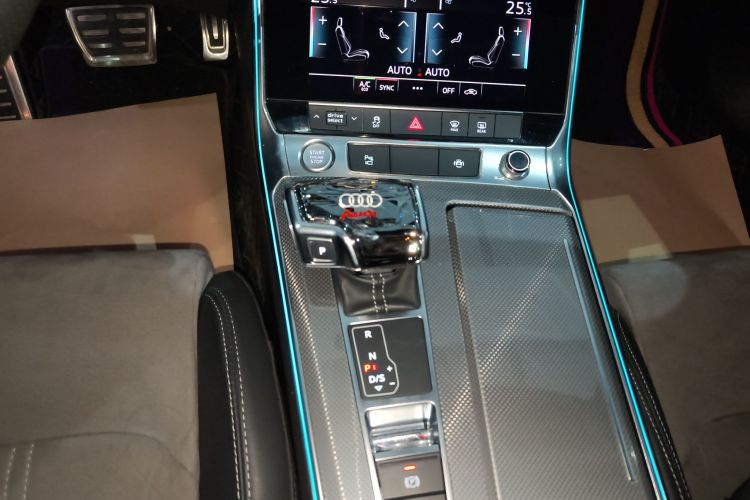 奥迪A6L 2020款 45 TFSI quattro 臻选动感型中控内饰18