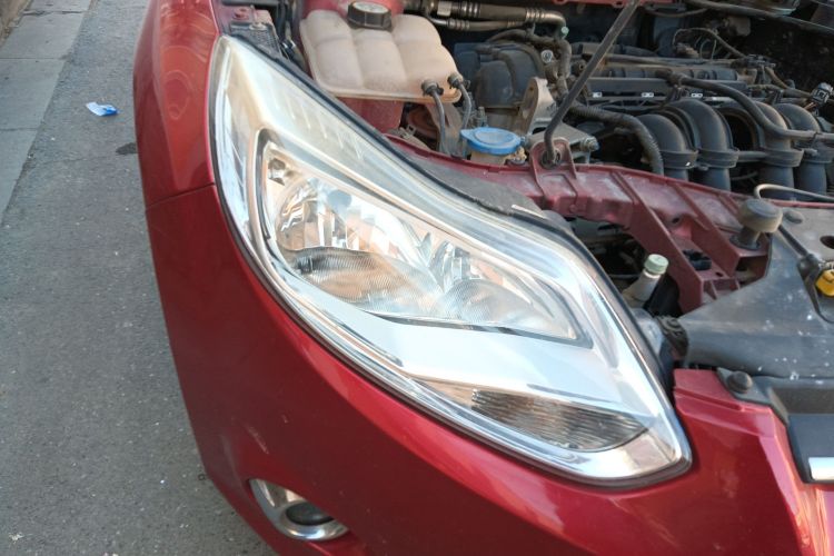 福特 福克斯 2012款 两厢 1.6L 手动舒适型车身外观8