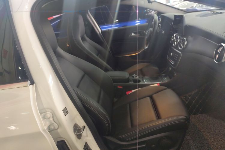 奔驰GLA 2018款 GLA 200 时尚型局部细节41