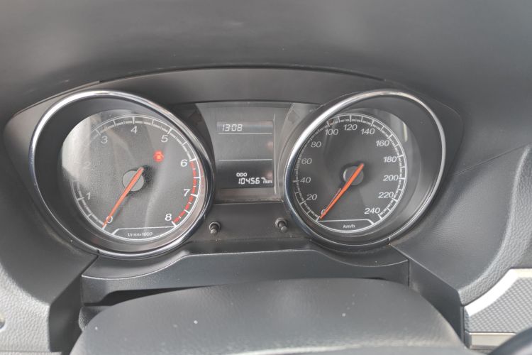 奔腾B30 2017款 1.6L 自动豪华型中控内饰14