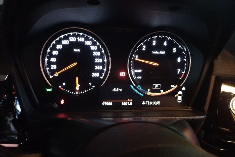 宝马1系 2022款 120i M运动曜夜版中控内饰14