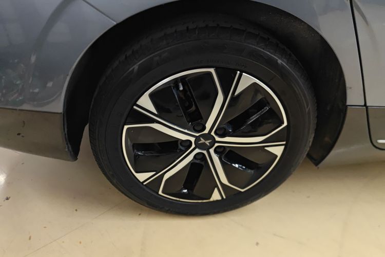 小鹏P5 2023款 智行版车身外观6008