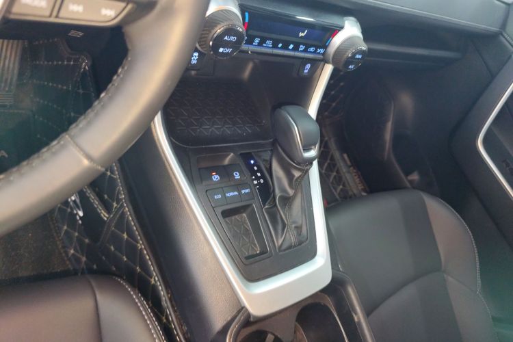 丰田 威兰达 2022款 2.0L CVT两驱都市版中控内饰18