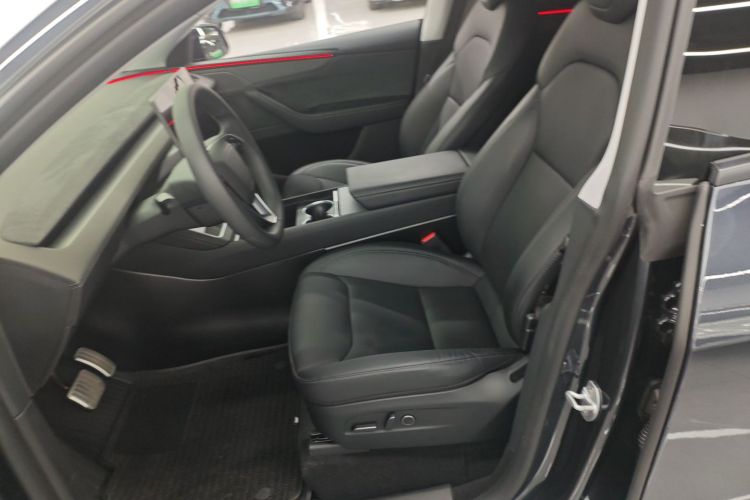 特斯拉 Model Y 2025款 长续航全轮驱动 首发版中控内饰19
