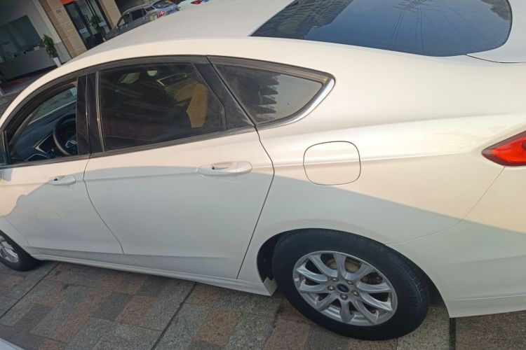 福特 蒙迪欧 2017款 EcoBoost 180 舒适型车身外观4