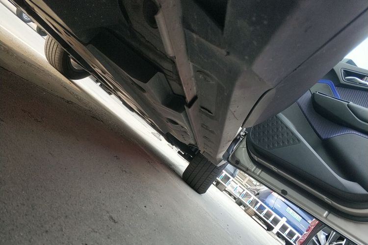 丰田C-HR 2020款 2.0L 领先版局部细节9001