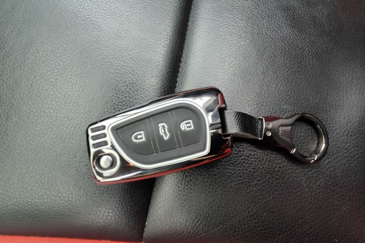 丰田 雷凌 2017款 改款 185T CVT精英版 国VI中控内饰11