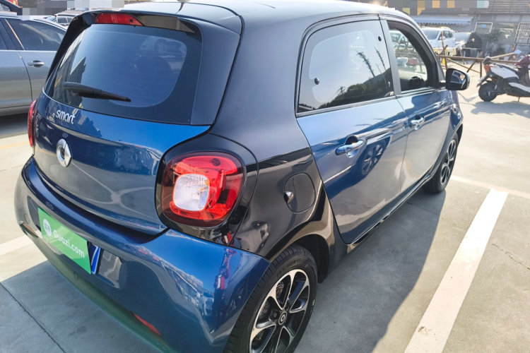 smart forfour 2016款 1.0L 52千瓦激情版车身外观6004