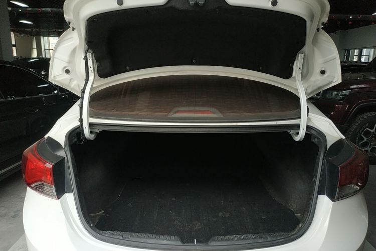 现代 朗动 2016款 1.6L 自动智能型机舱底盘23