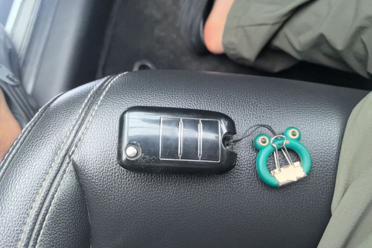 荣威RX5 2019款 20T 两驱自动Ali智联网铂金版中控内饰7001